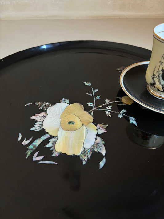 BANDEJA DE MADERA Y NACAR.