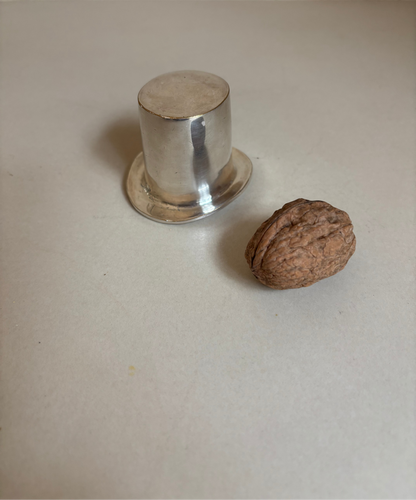 ABREBOTELLAS VINTAGE SOMBRERO DE COPA "ALMAZAN"