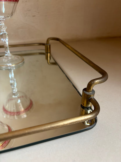 BANDEJA ANTIGUA DE BRONCE CON ESPEJO.