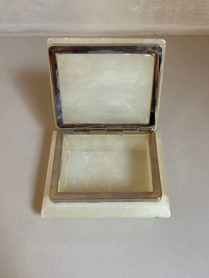 JUEGO VINTAGE DE CENICERO Y TABAQUERA EN ALABASTRO