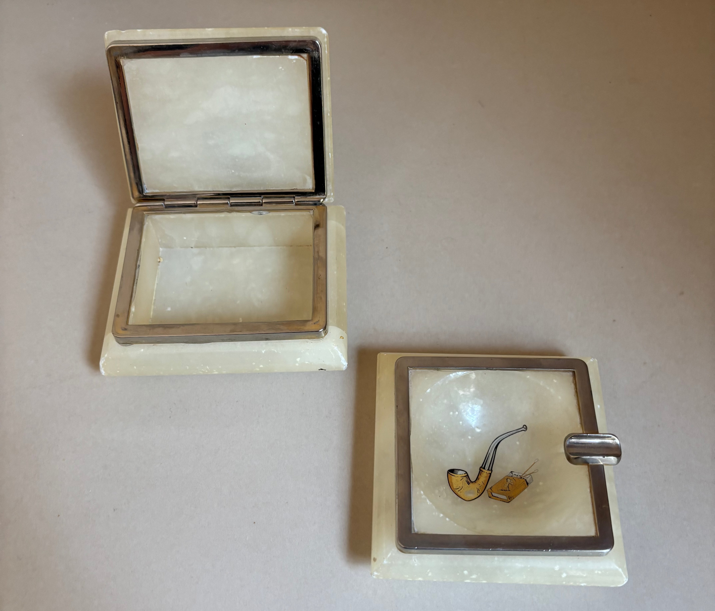 JUEGO VINTAGE DE CENICERO Y TABAQUERA EN ALABASTRO