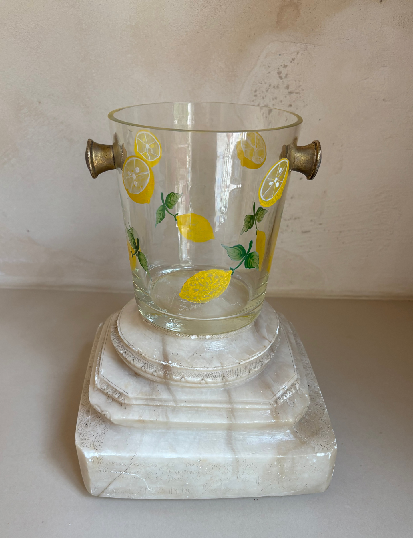 CUBITERA VINTAGE CRISTAL Y ASAS DE LATÓN.