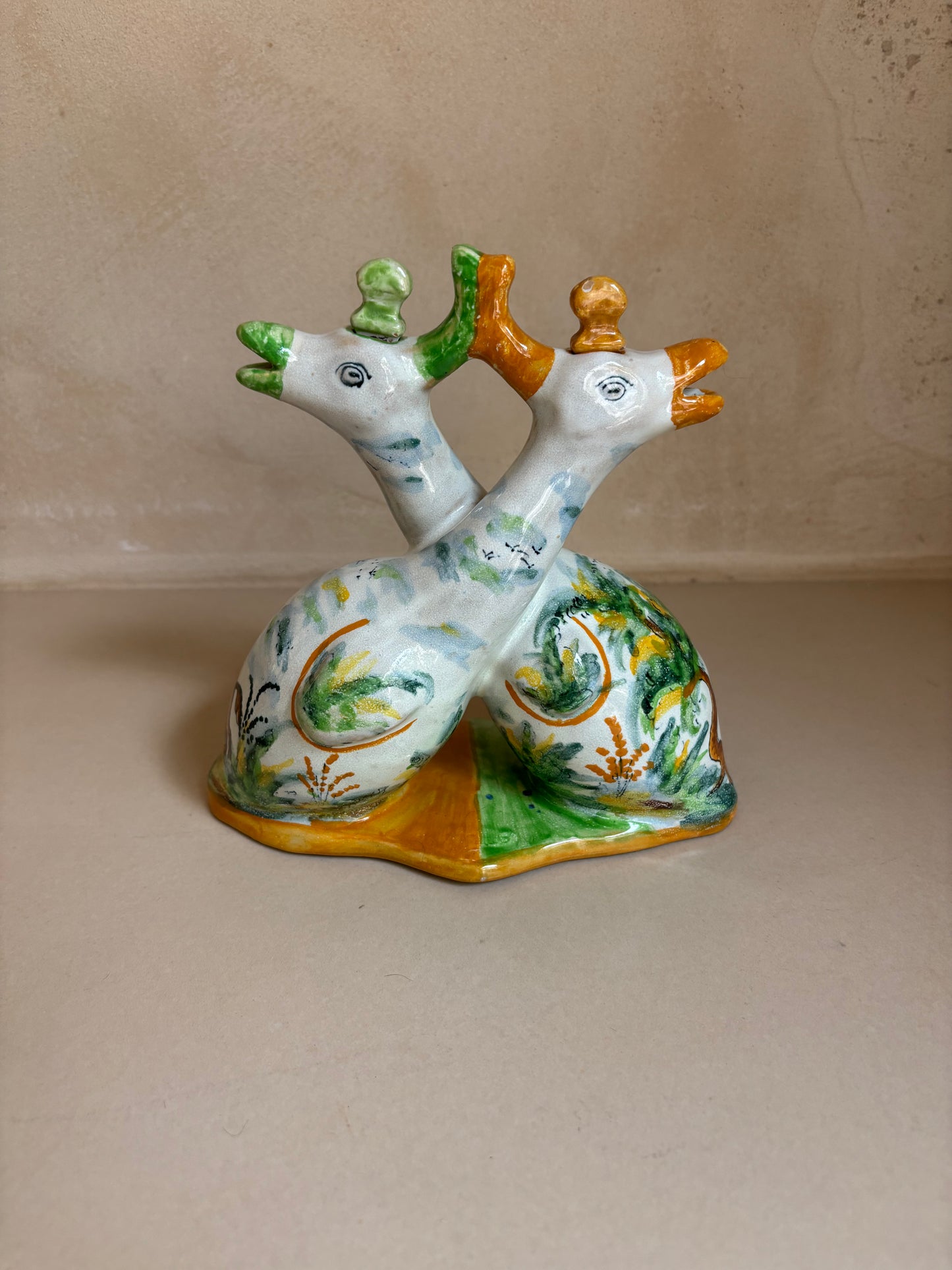 VINAGRERAS ANTIGUAS DE PUENTE DEL ARZOBISPO EN FORMA DE CIERVOS.