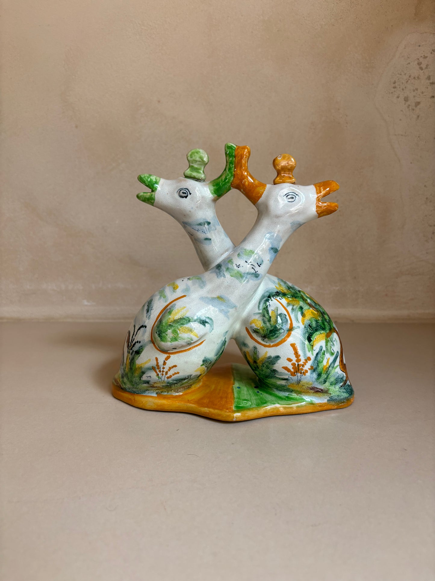 VINAGRERAS ANTIGUAS DE PUENTE DEL ARZOBISPO EN FORMA DE CIERVOS.