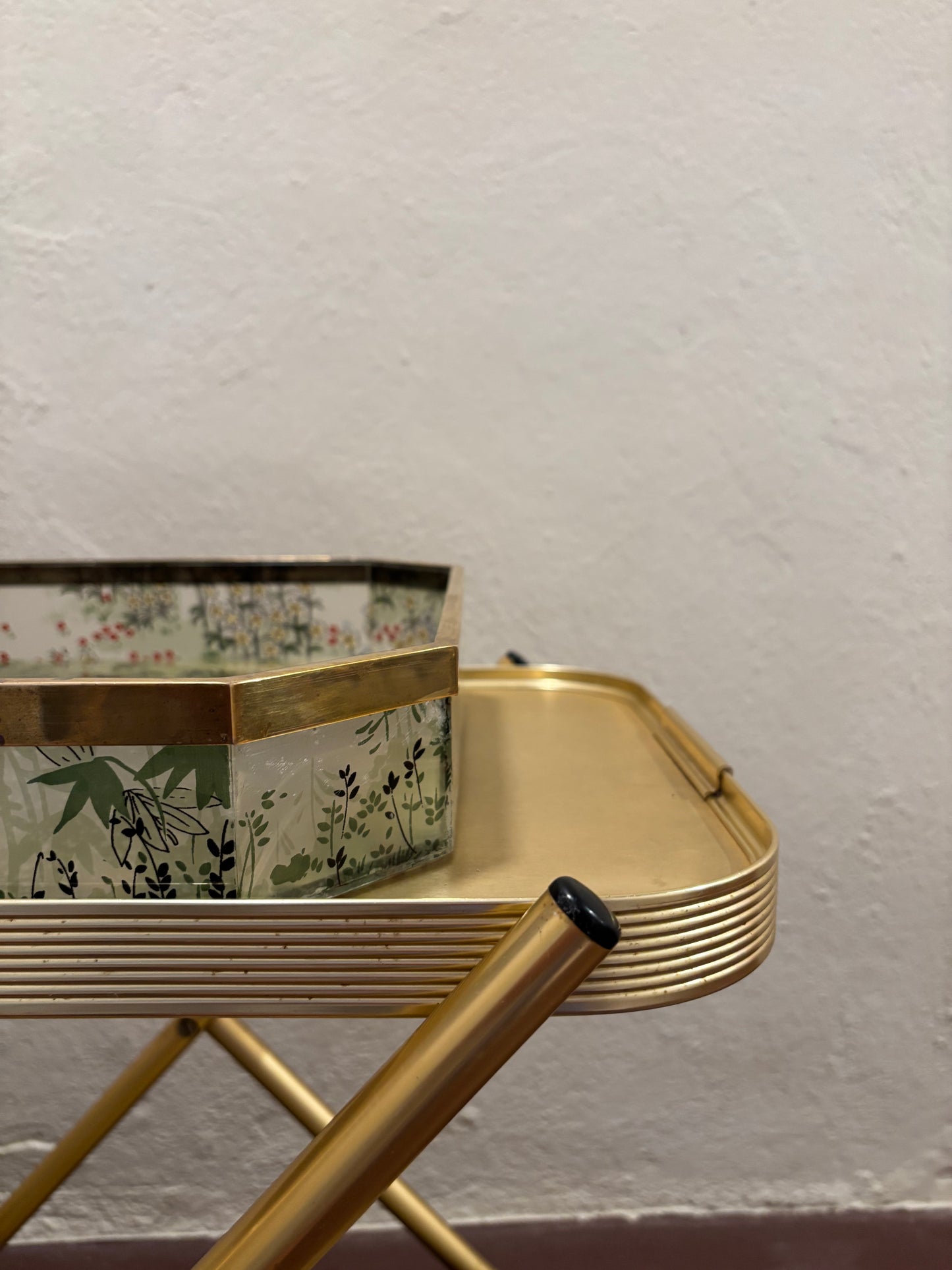 BANDEJA VINTAGE EN METACRILATO ESTAMPADO.