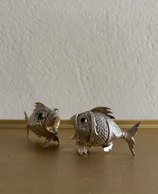 JUEGO DE SALERO Y PIMENTERO VINTAGE, BAÑO PLATA.