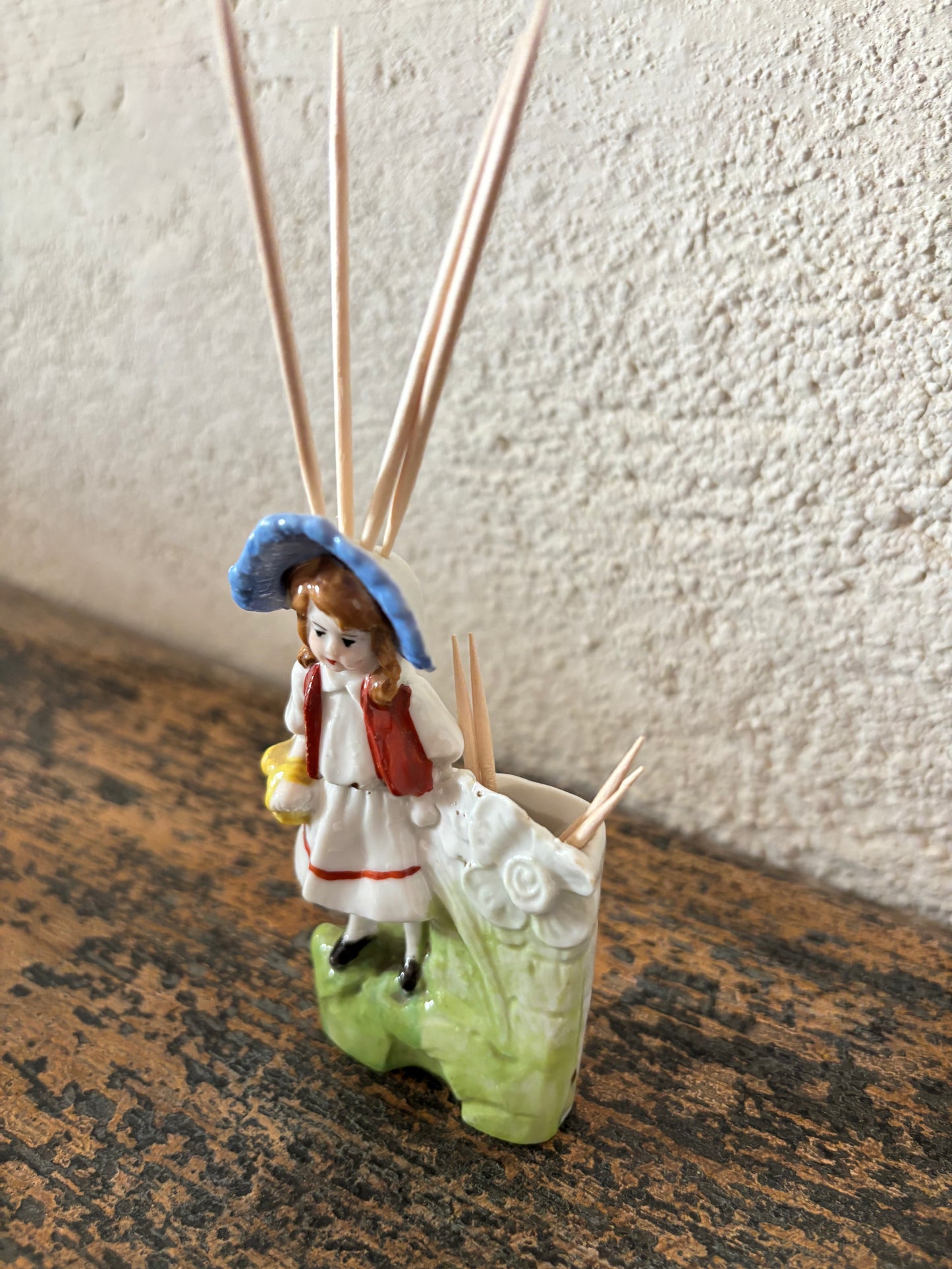 ANTIGUO PALILLERO EN BISCUIT