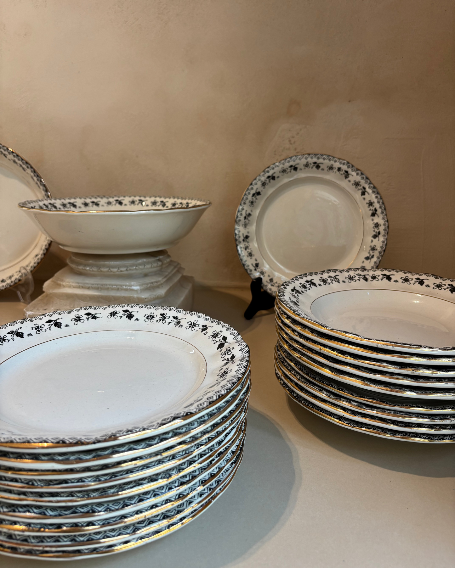 VAJILLA DE LOZA ANTIGUA LA CARTUJA.