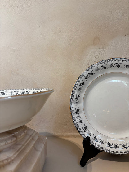 VAJILLA DE LOZA ANTIGUA LA CARTUJA.