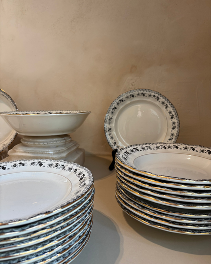 VAJILLA DE LOZA ANTIGUA LA CARTUJA.