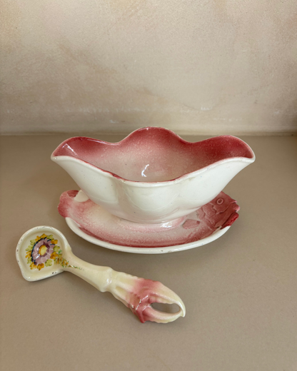 SET DE SALSERA Y CUCHARÓN EN LOZA.