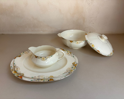 SERVICIO DE MESA EN PORCELANA INGLESA.