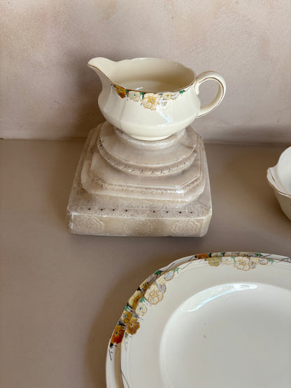 SERVICIO DE MESA EN PORCELANA INGLESA.