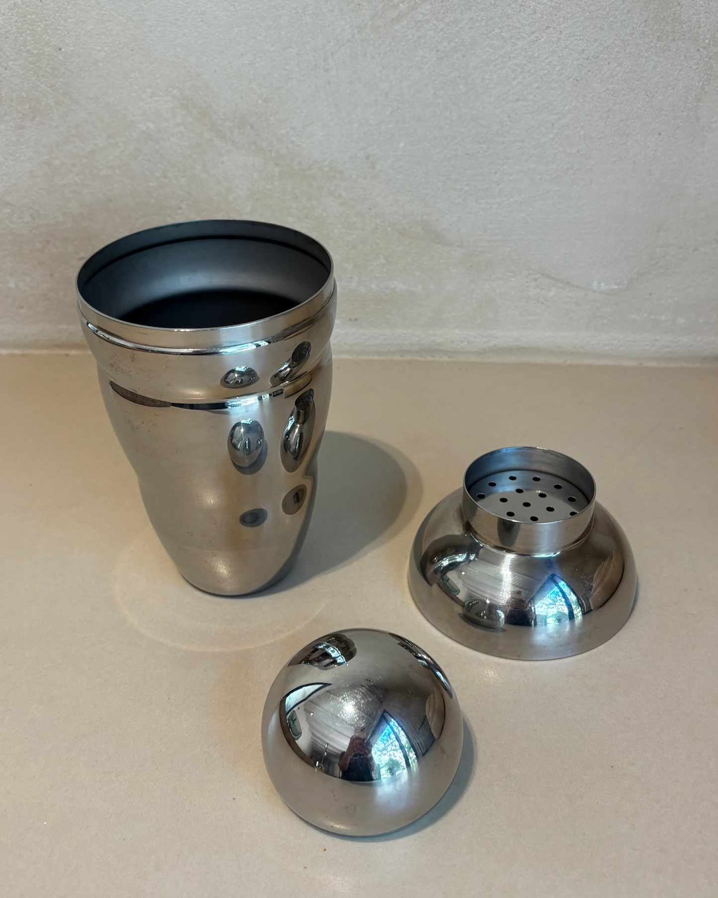 COCTELERA MID-CENTURY DE ACERO.