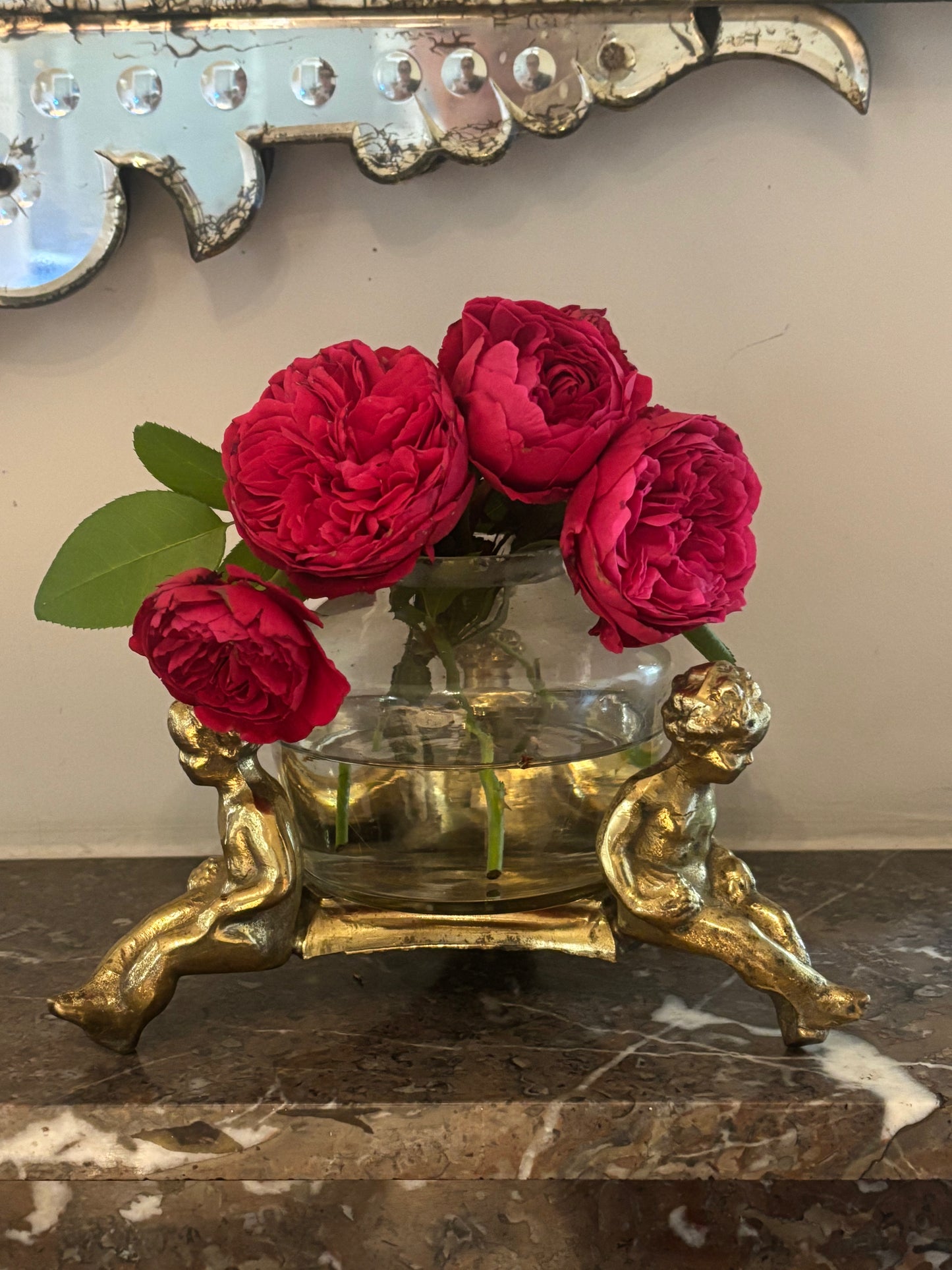 JARRON ANTIGUO CON BASE  DE BRONCE.