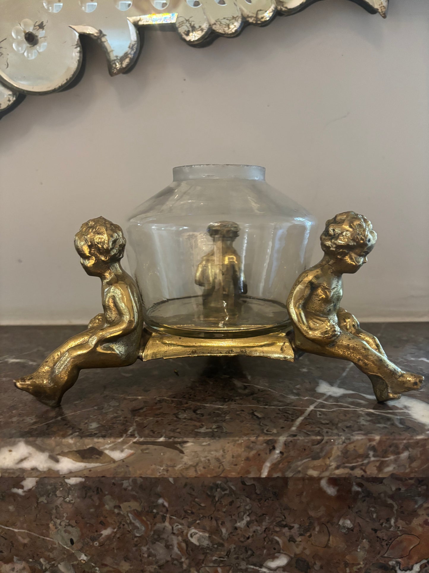 JARRON ANTIGUO CON BASE  DE BRONCE.