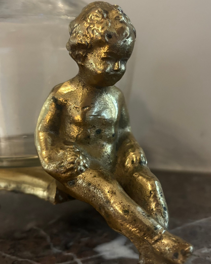 JARRON ANTIGUO CON BASE  DE BRONCE.