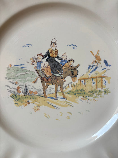 PLATO DE SERVIR  EN CERAMICA SARREGUEMINES.