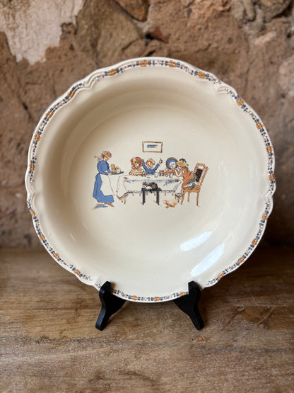 FUENTE REDONDA EN CERAMICA SARREGUEMINES.