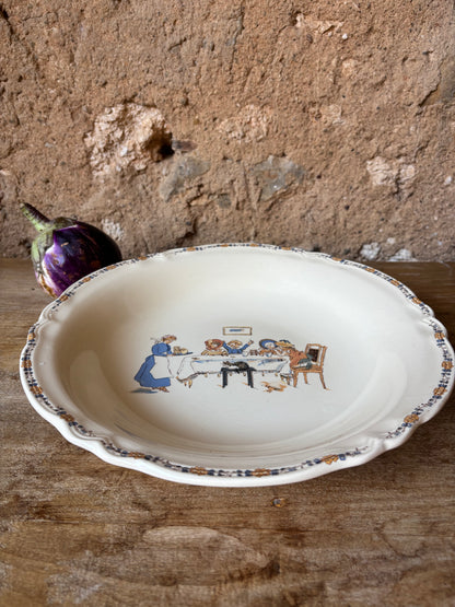 FUENTE REDONDA EN CERAMICA SARREGUEMINES.