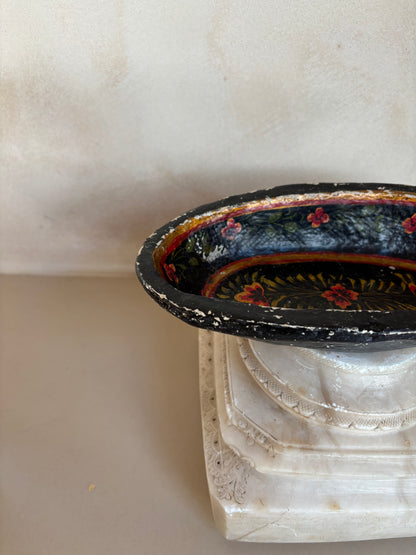 CUENCO ANTIGUO EN PAPEL MACHÉ.