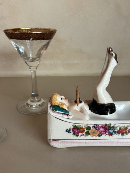 CENICERO PIN-UP EN PORCELANA.