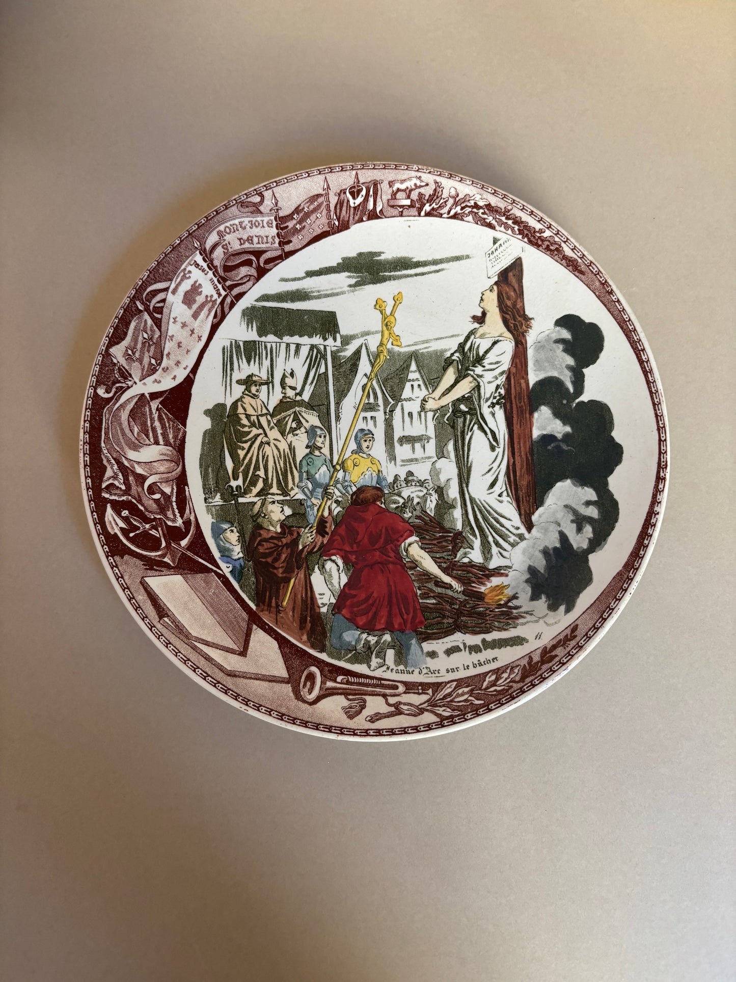 PLATOS PARLANTES "JEANNE D´ARC".