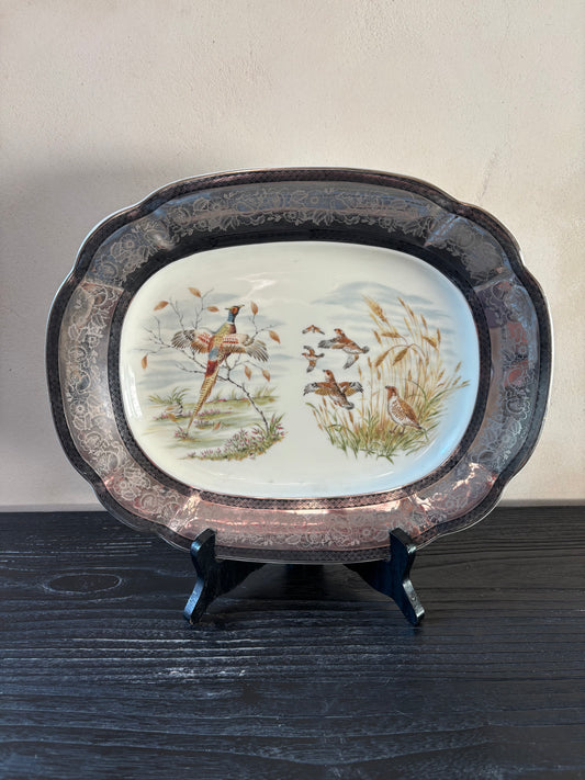 FUENTE EN PORCELANA INGLESA.