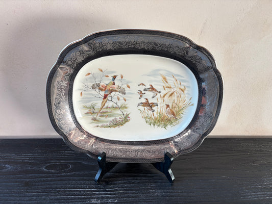 FUENTE EN PORCELANA INGLESA.