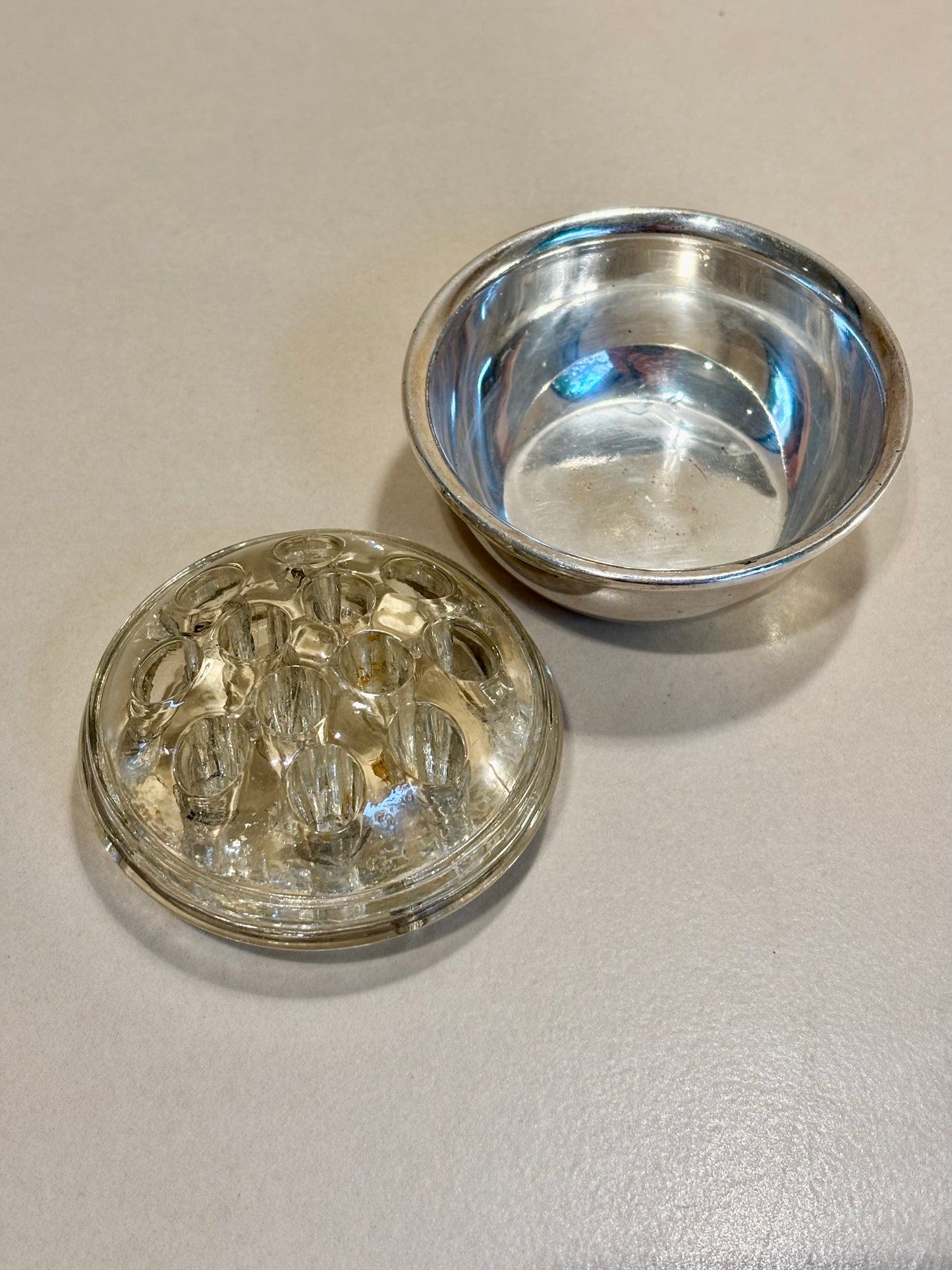 PIQUE FLEUR CON CUENCO DE PLATA.