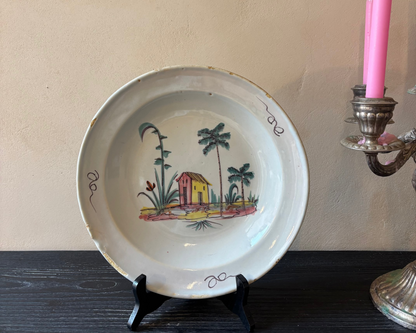 PLATO DE GRAN TAMAÑO EN LOZA.