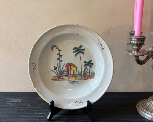 PLATO DE GRAN TAMAÑO EN LOZA.