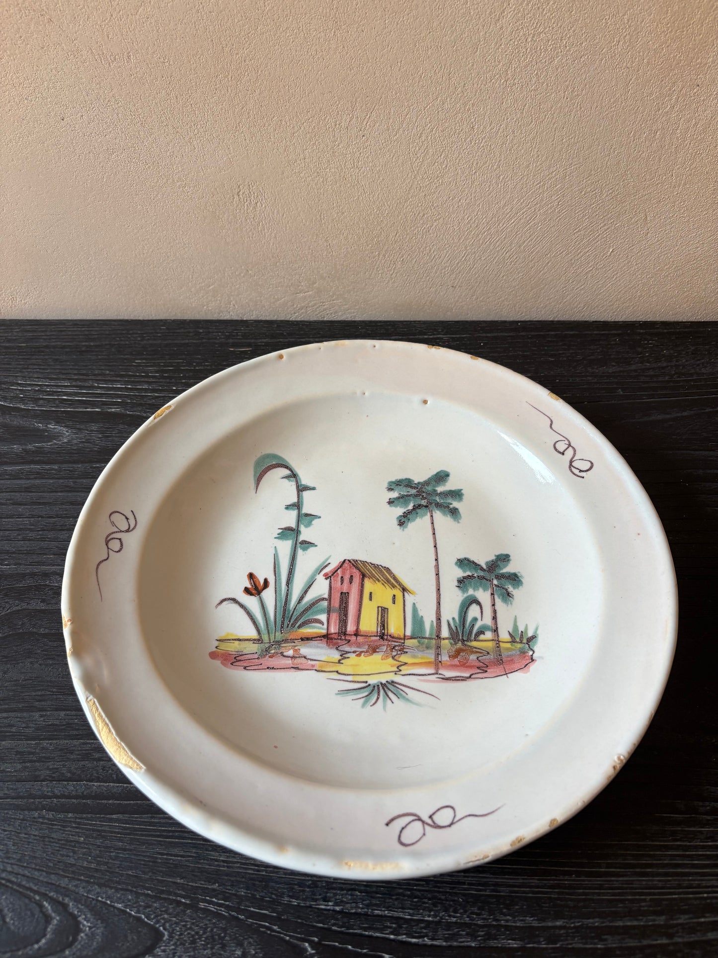 PLATO DE GRAN TAMAÑO EN LOZA.