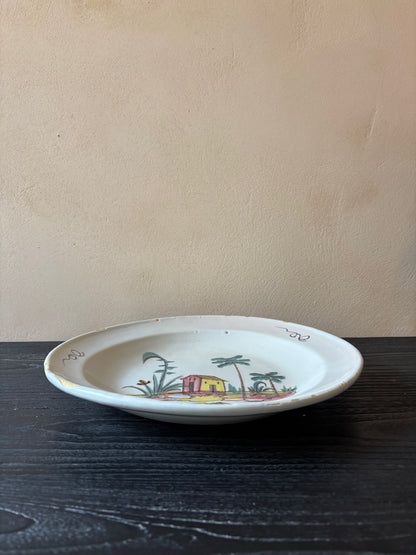 PLATO DE GRAN TAMAÑO EN LOZA.