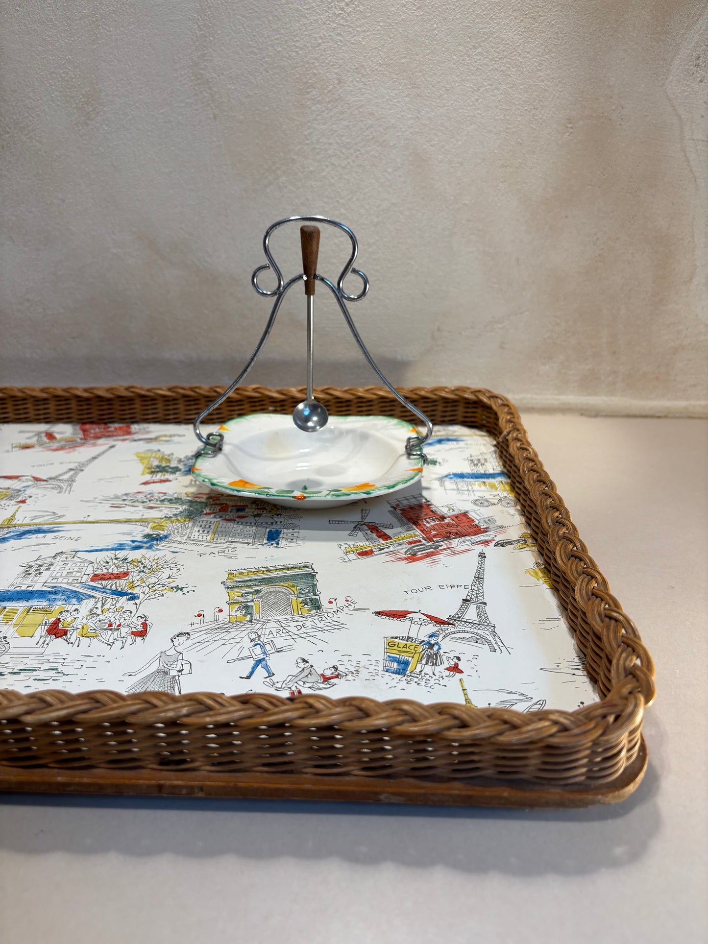 BANDEJA RAFIA ESTAMPADO PARISINO.