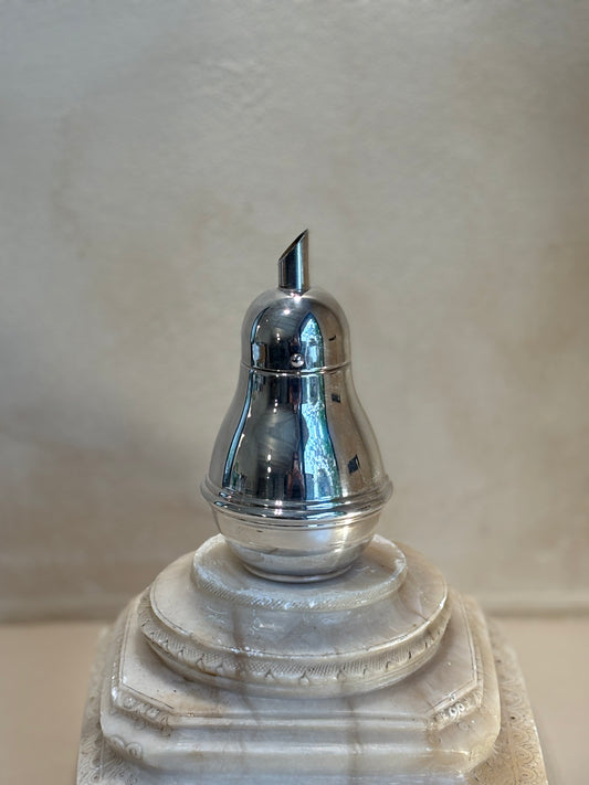 DISPENSADOR DE AZUCAR EN PLATA.