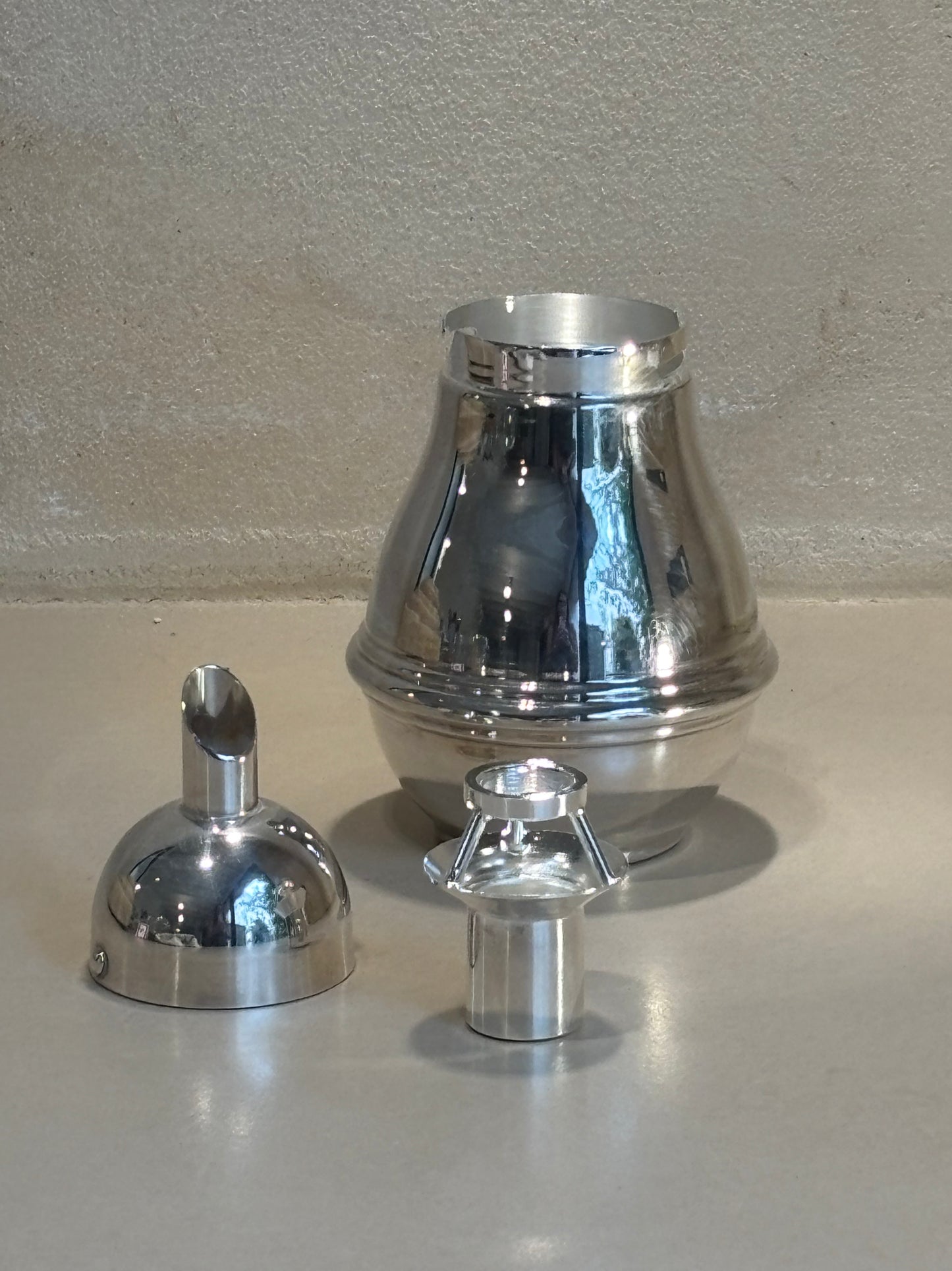 DISPENSADOR DE AZUCAR EN PLATA.