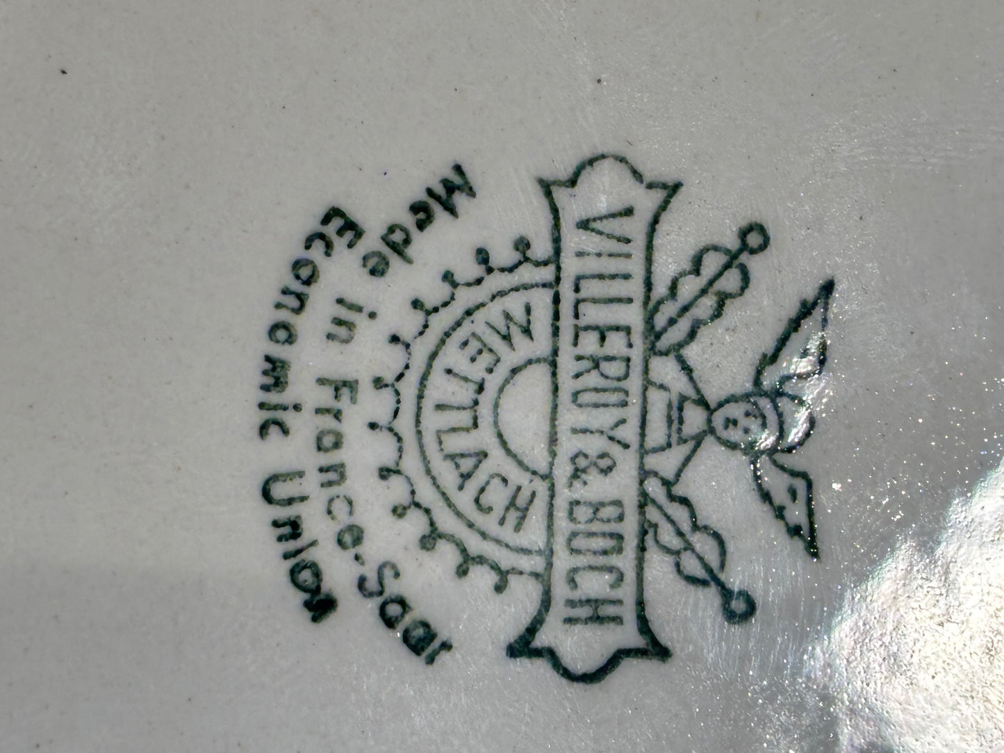 SALVAMANTELES EN CERAMICA ESMALTADA.