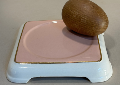 SALVAMANTELES EN CERAMICA ESMALTADA.