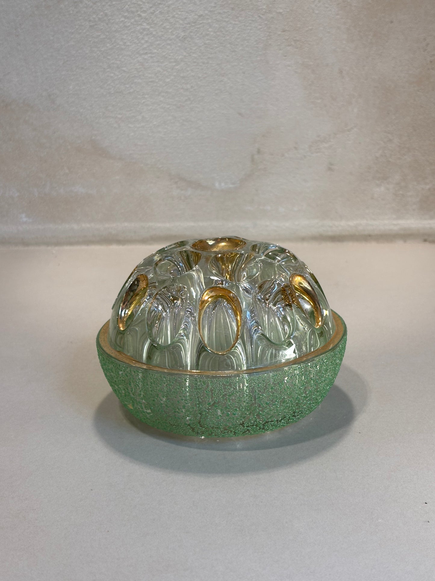 PIQUE-FLEUR DE CRISTAL.