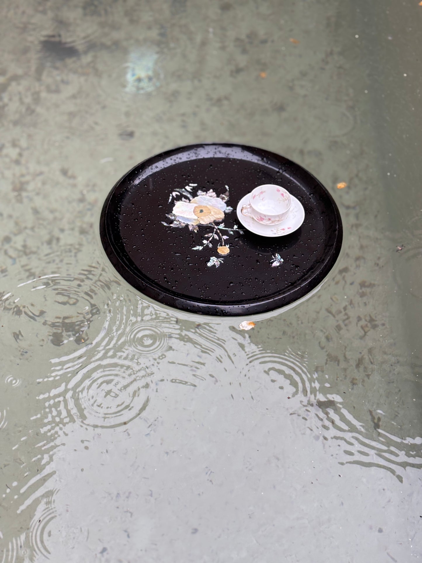 BANDEJA DE MADERA Y NACAR.