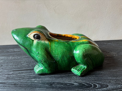 MACETERO EN LOZA ESMALTADA.