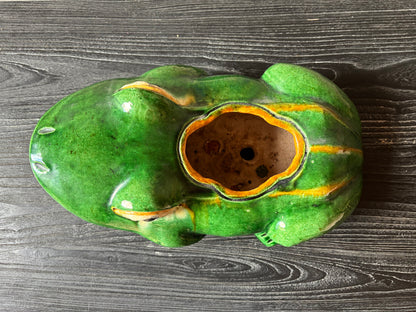 MACETERO EN LOZA ESMALTADA.