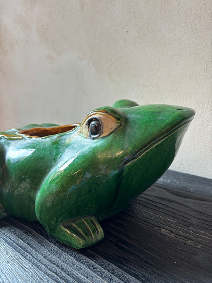 MACETERO EN LOZA ESMALTADA.